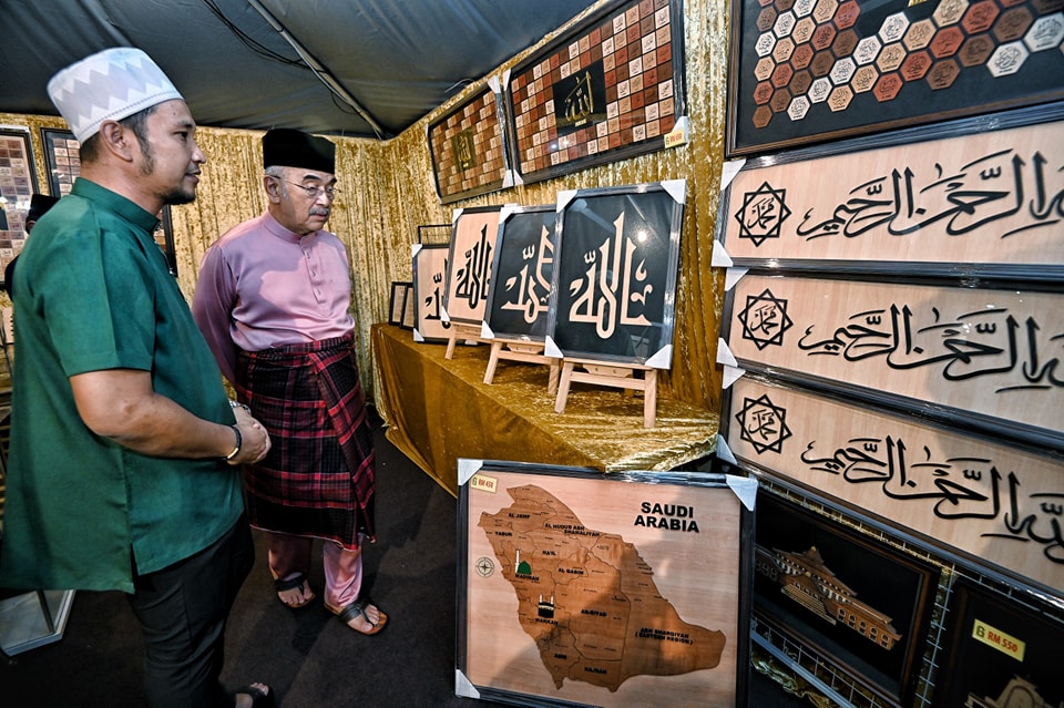 Berkunjung ke Bazar Aidilfitri di Jalan Hang Tuah Melaka 2