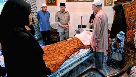 Penghormatan terakhir kepada Allahyarham Datuk Wira Khamis bin Abu Samah