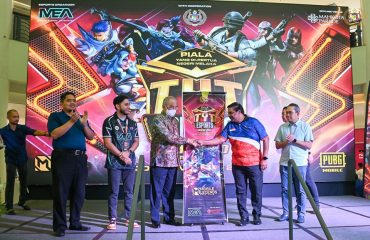 Menyempurnakan perasmian e-Sport Piala Yang di-Pertua Negeri Melaka 2024 (TYT e-Sport)