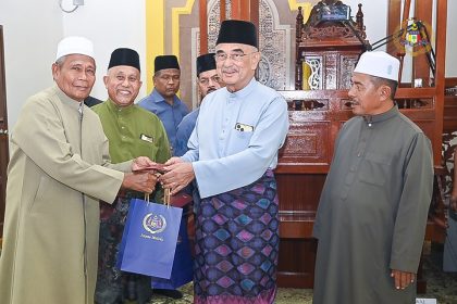 Solat Jumaat di Masjid Nurul Hidayah @ Masjid Airport, Batu Berendam