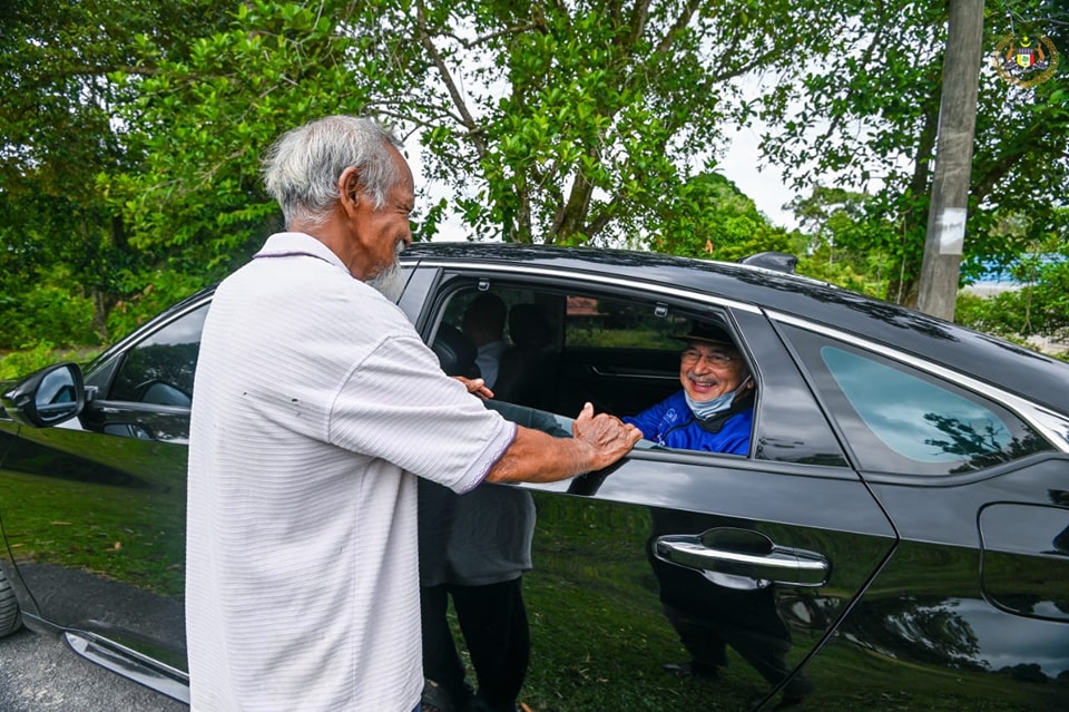 Menziarahi kenalan lama iaitu Encik Hasan Hitam 2