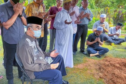 Penghormatan terakhir kepada Allahyarhamah Puan Hapipah binti Ab Rahman