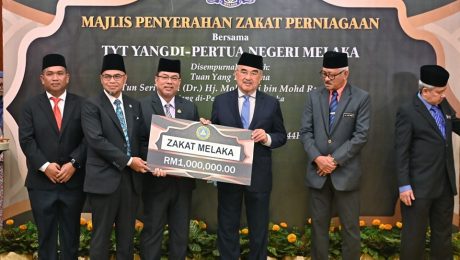 Majlis Penyerahan Zakat Perniagaan di Dewan Seri Utama, Pejabat TYT Yang di-Pertua Negeri Melaka