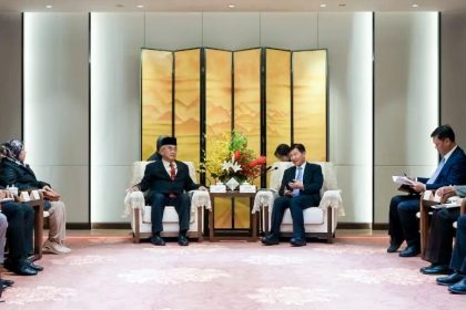 1-17 Perjumpaan bersama His Excellency Mr. Liu Xiaoming, Governor Hainan Province di Haikou, China