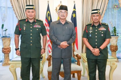 2-12 unjungan Hormat Perpisahan dari YBhg. Mejar Jeneral Dato’ Khairul Azmizal bin Ahmad Natal