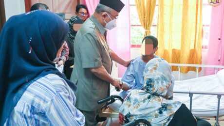 Menziarahi Encik Khairul iaitu suami dan juga bapa kepada mangsa kebakaran di Umbai