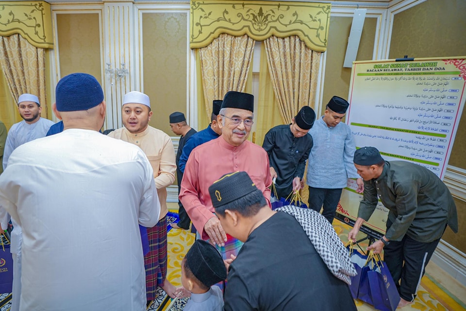 Solat Isyak dan Terawih di Surau Istana Melaka, Bukit Beruang 2