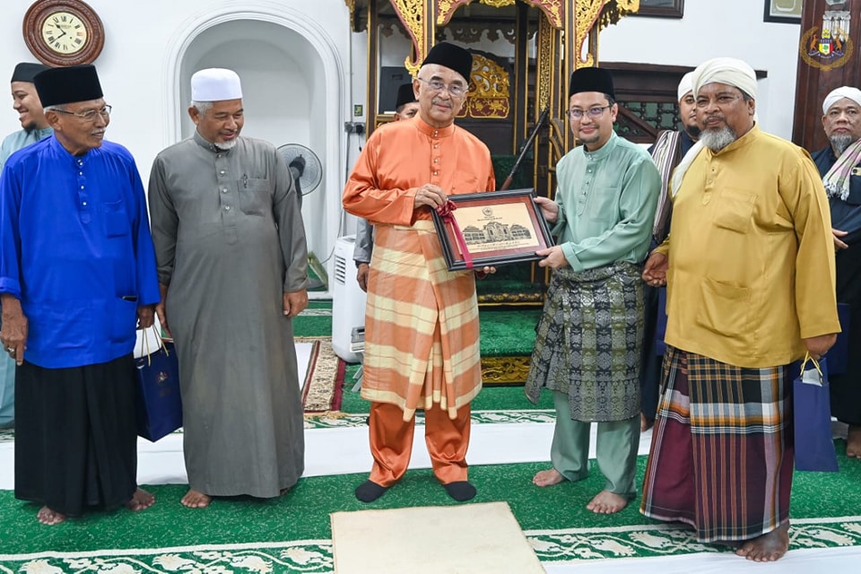 Solat Isyak dan Terawih di Masjid Kampung Hulu, Melaka 4