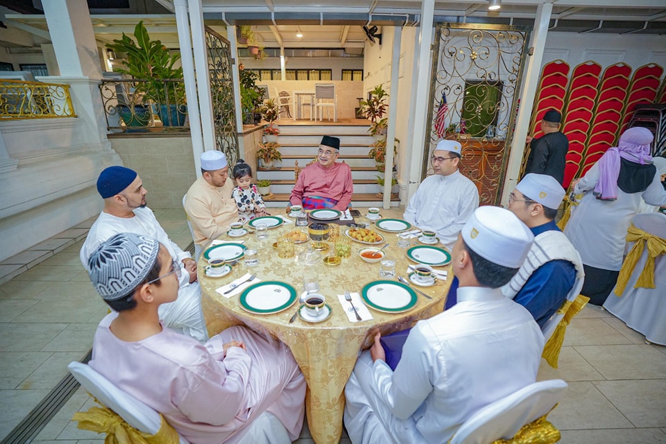 Solat Isyak dan Terawih di Surau Istana Melaka, Bukit Beruang 3