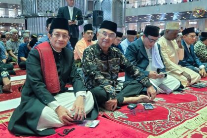3-21 Solat Jumaat di Masjid Istiqlal, Jakarta, Indonesia