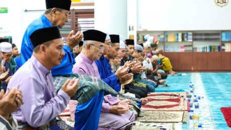 Solat Isyak dan Terawih di Masjid 'Ibadur Rahman Tangga Batu Kechil, Melaka