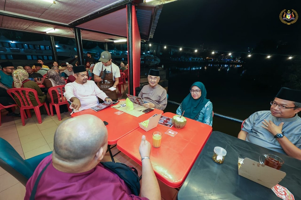 Meluangkan masa bermoreh bersama pengamal media Negeri Melaka di Char Kurt Teow Ketagih, Melaka 3