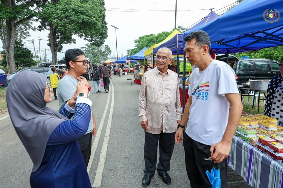 Meluangkan masa berkunjung ke Bazar Ramadan Peringgit 2
