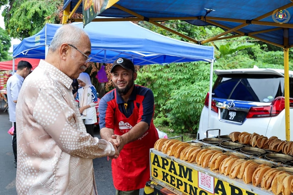 Meluangkan masa berkunjung ke Bazar Ramadan Peringgit 4