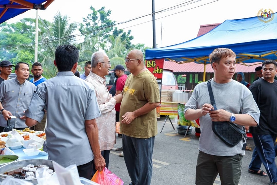 Meluangkan masa berkunjung ke Bazar Ramadan Peringgit 7