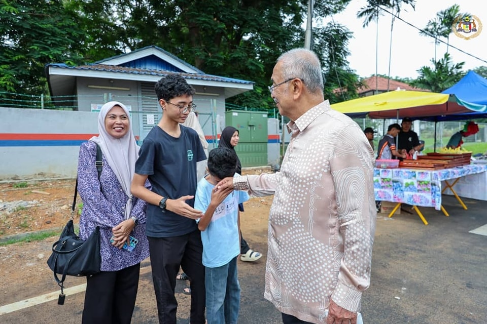 Meluangkan masa berkunjung ke Bazar Ramadan Peringgit 8