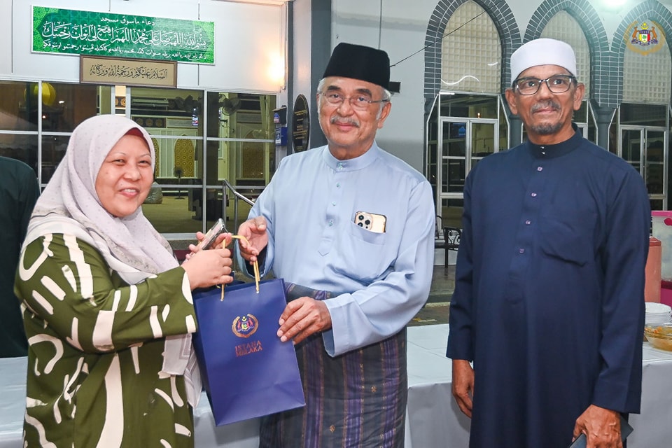 Solat Isyak dan Terawih di Masjid Tun Syed Ahmad Shahabuddin Al-Haj, Bukit Beruang 3