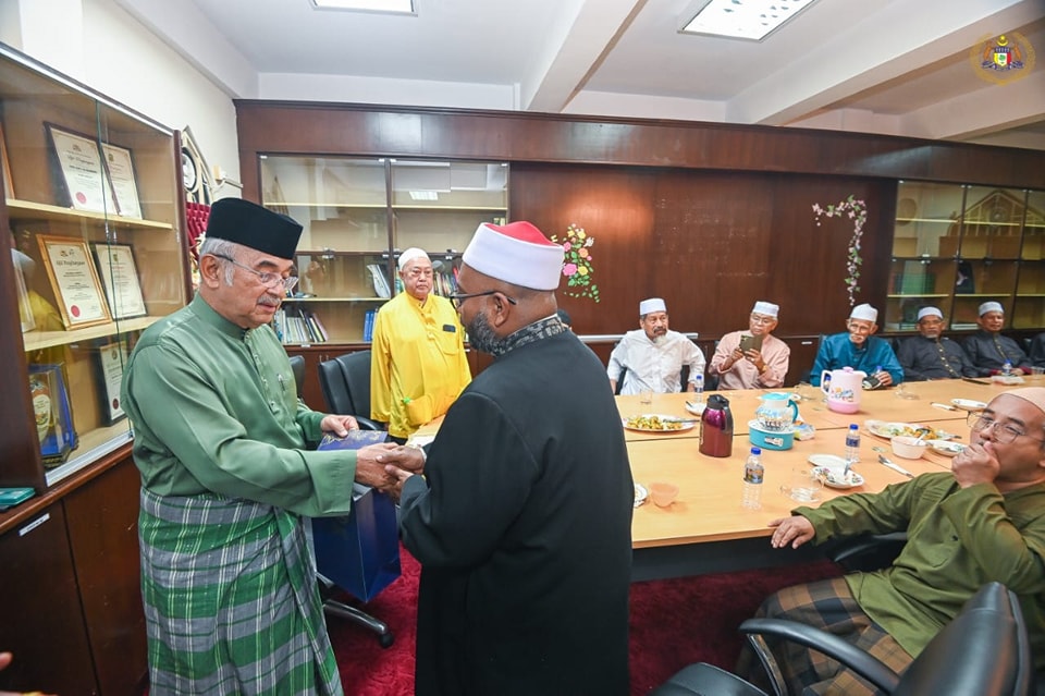 Solat Isyak dan Terawih di Masjid Sayyidina Ali, Bukit Katil, Melaka 3