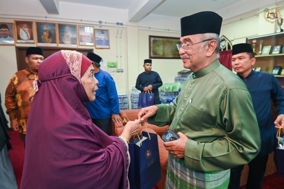 Solat Isyak dan Terawih di Masjid Sayyidina Ali, Bukit Katil, Melaka 4