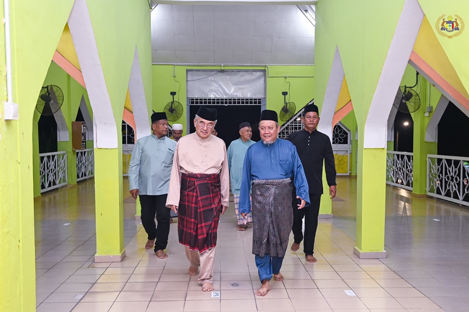 Solat Isyak dan Terawih di Masjid Raudhatul Jannah, Bukit Katil, Melaka 4