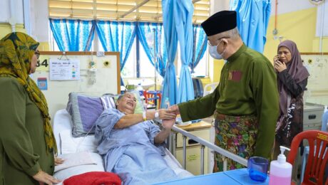 Menziarahi YBhg. Datuk Johari Mohamad di Hospital Melaka 4