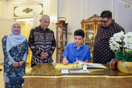 tyt 12-4-6 Majlis Santapan Petang bersama Kebawah Duli Paduka Mulia Tengku Hassanal Ibrahim Alam Shah Ibni Al-Sultan Abdullah Ri'ayatuddin Al-Mustafa Billah Shah 2