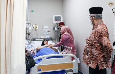 Menziarahi Puan Hajah Zalina binti Abu Zahar 1