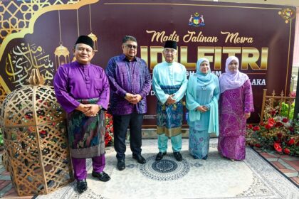 tyt 17-4-11 Majlis Rumah Terbuka Hari Raya Aidilfitri YB. Dato' Azhar Arshad 1