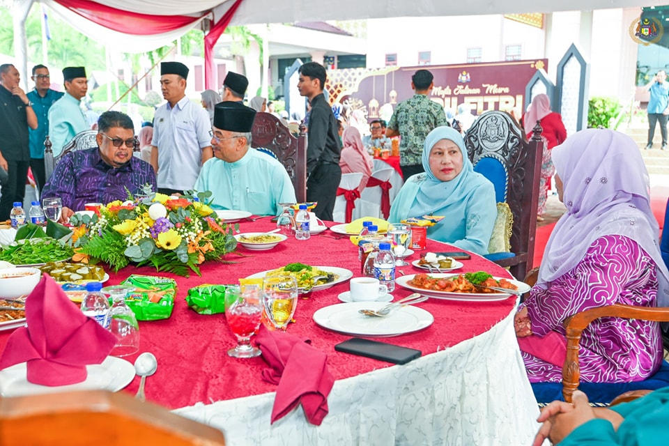 Majlis Rumah Terbuka Hari Raya Aidilfitri YB. Dato' Azhar Arshad 3