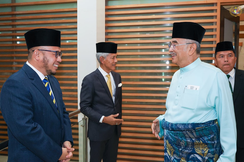 Ketibaan di Lapangan Terbang Antarabangsa Sultan Abdul Halim bagi Majlis Santapan Diraja Sempena Sambutan Jubli Perak Pemerintahan DYMM Tuanku Syed Sirajuddin Jamalullail 2