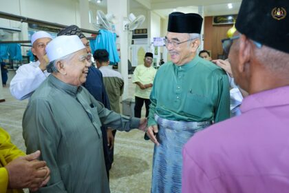 tyt 2-5-4 4 Solat Jumaat di Masjid Tun Syed Ahmad Al Haj, Kampung Bukit Beruang 1