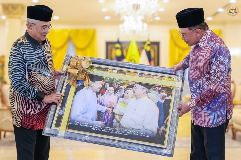 unjungan hormat daripada YAB Datuk Seri Anwar bin lbrahim 5