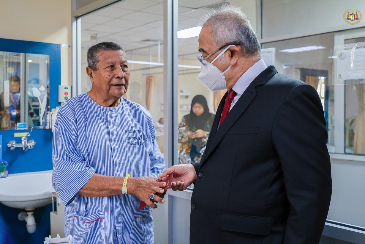Menziarahi kenalan lama YBhg. Datuk Sidang Kassim