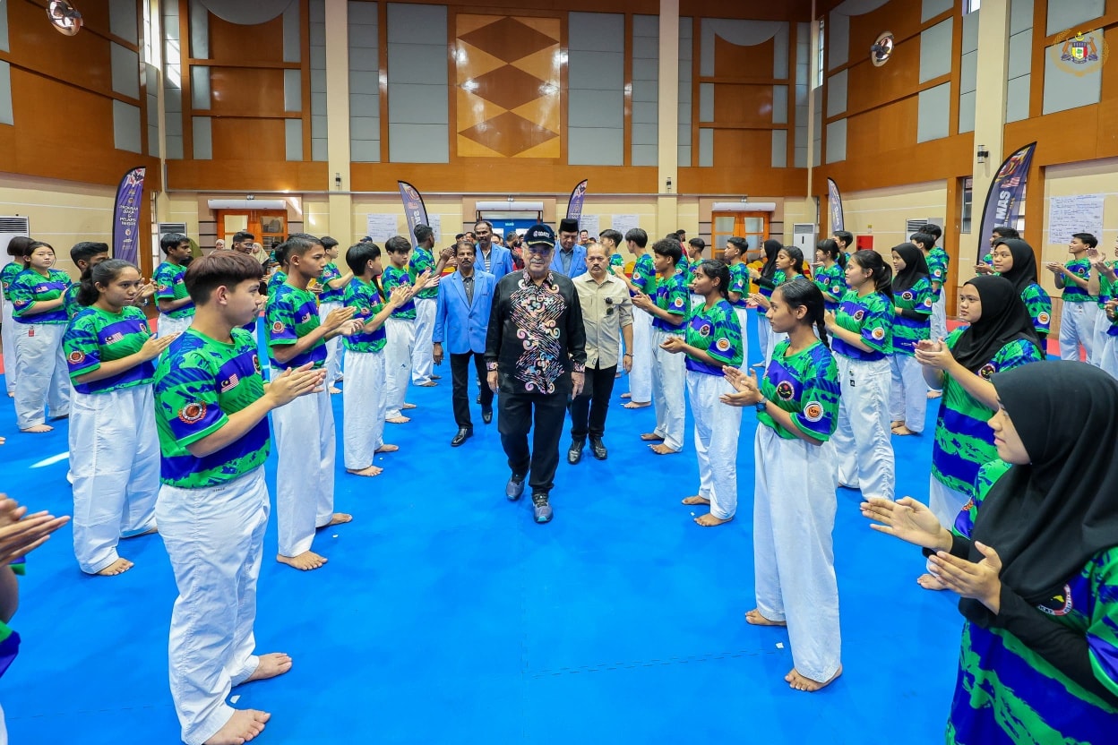 Yang di-Pertua Negeri Melaka mengadakan lawatan ke Program Akademi Karate Malaysia