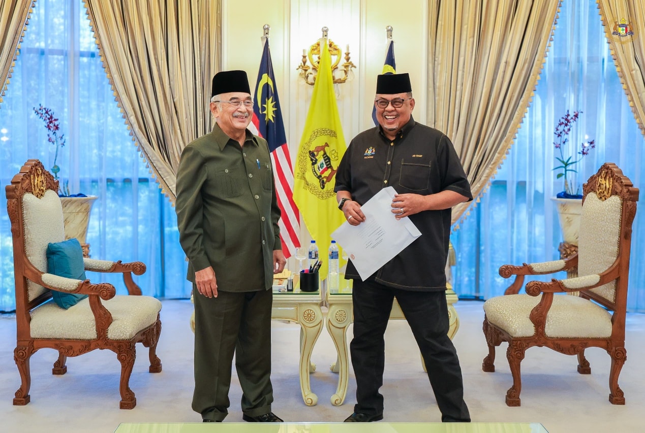 TYT Tun Seri Setia Dr. Mohd Ali Diberi Taklimat Terkini Kerajaan Negeri oleh Ketua Menteri Melaka