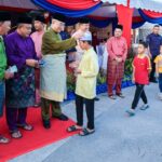 YT Tun Seri Setia Dr. Haji Mohd Ali bin Mohd Rustam, Yang di-Pertua Negeri Melaka menghadiri Majlis Sambutan Hari Asyura dan Menyantuni Anak-Anak Yatim Peringkat Negeri Melaka Tahun 1447H / 2025M yang diadakan di Masjid As-Salimin, Kandang, Melaka. Majlis turut dihadiri YB. Dato' Azhar Bin Haji Arshad, Setiausaha Kerajaan Negeri Melaka; YB. Datuk Rahmad bin Mariman, EXCO Pendidikan, Pengajian Tinggi dan Hal Ehwal Agama Melaka; YBhg. Sahibus Samahah Datuk Wira Haji Abdul Halim Bin Haji Tawil, Mufti Kerajaan Negeri Melaka; YBhg. Datuk Md Azhan Bin Samat, Pengarah Jabatan Agama Islam Negeri Melaka; YDH. SAC Ahmad Jefferi Abdullah, Timbalan Ketua Polis Melaka; Encik Shaifulfazlee bin Mohammad, Setiausaha Majlis Agama Islam Negeri Melaka. Majlis dimulakan dengan menyantuni Anak-Anak Yatim dan penyampaian sumbangan oleh TYT Tun Seri Setia serta penyumbang-penyumbang lain. Kemudian diteruskan dengan Solat Maghrib serta Tausiah bertajuk "Menyantun Kasih, Menyulam Sayang, Menjunjung Berkat" yang telah disampaikan oleh YBhg. Datuk Haji Muhammad bin Hashim Al Hafiz, Imam Besar Masjid Al-Azim dan diakhiri dengan Solat Isyak.