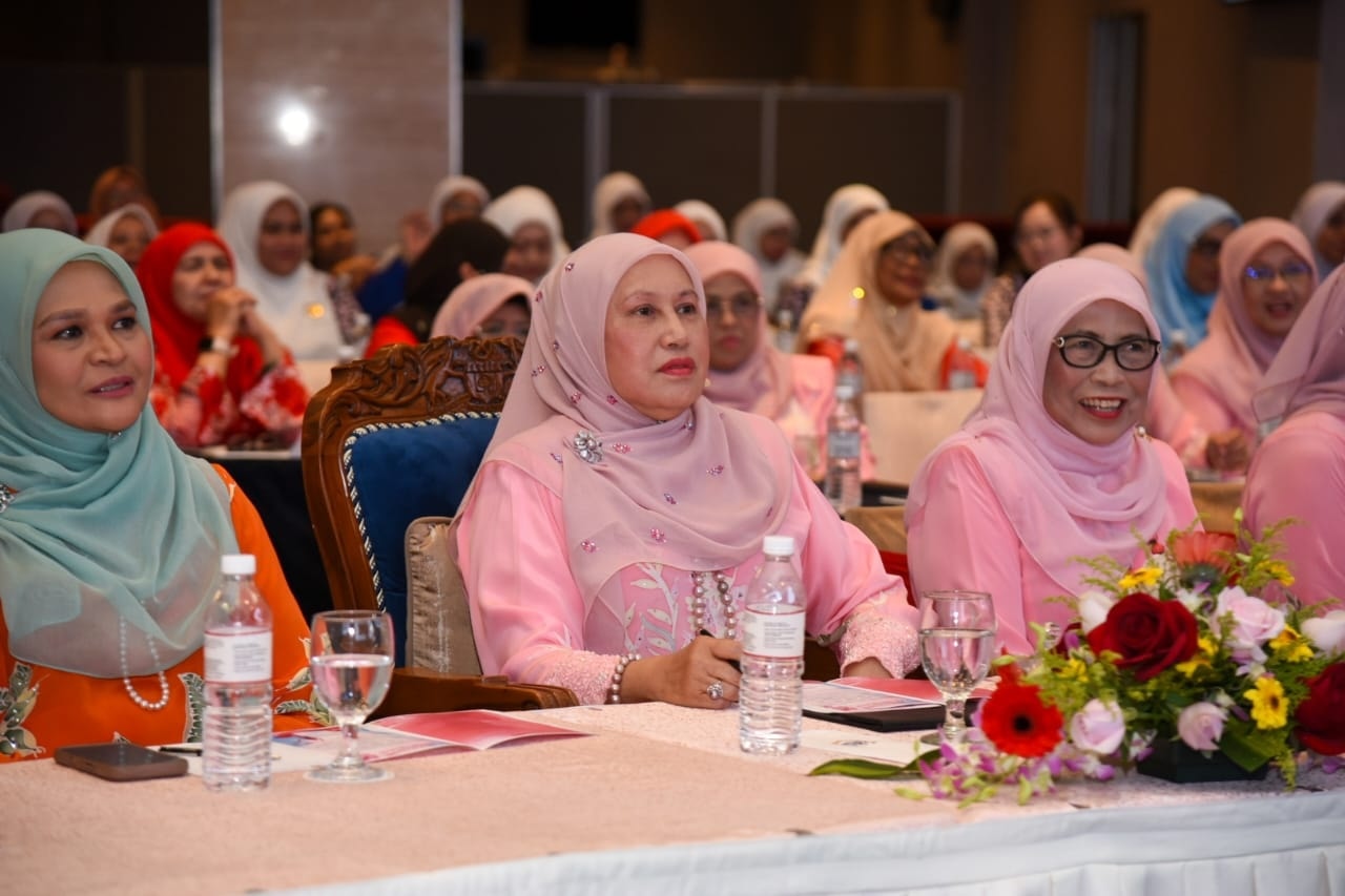 YABhg. Toh Puan Hadiri Seminar Wanita Anggun Anjuran NCWO Melaka