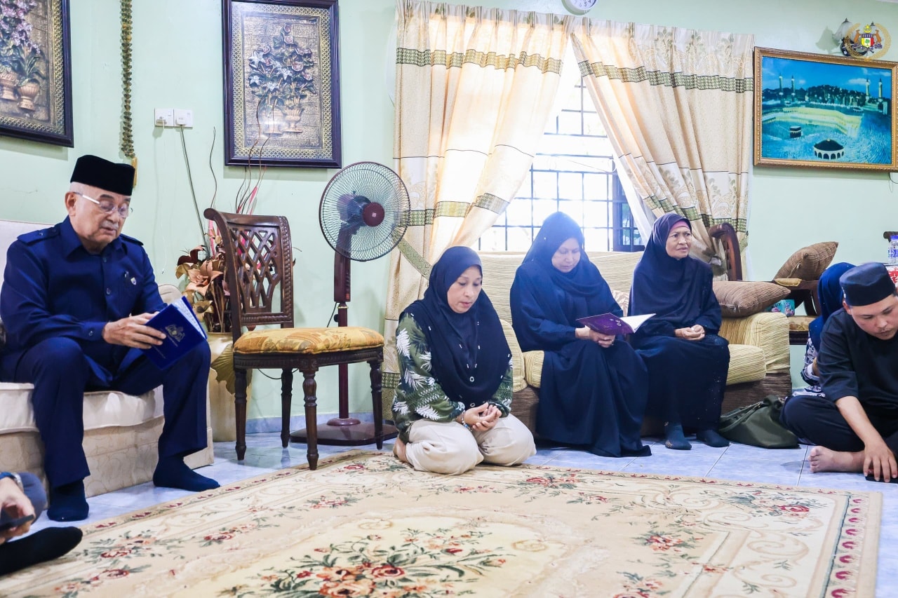 Yang di-Pertua Negeri Melaka dan YABhg. Toh Puan Datuk Wira (Dr.) Hajah Asmah binti Ab Rahman menziarahi dan memberi penghormatan terakhir kepada Allahyarham Haji Nordin bin Marman