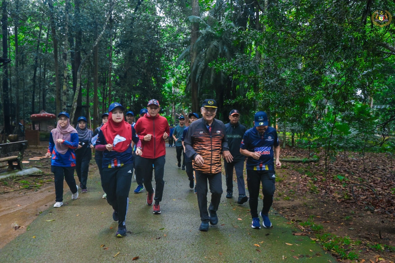 Yang di-Pertua Negeri Melaka hadir ke Program FIT DOSM Zon Selatan dan Larian Santai sempena Kick-Off Hari Statistik Negara 2025 anjuran Jabatan Perangkaan Malaysia, Negeri Melaka
