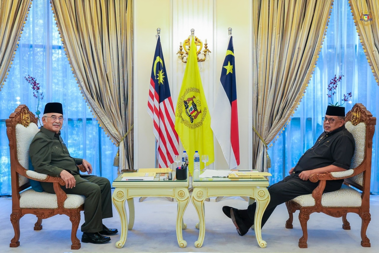 TYT Tun Seri Setia Dr. Mohd Ali Diberi Taklimat Terkini Kerajaan Negeri oleh Ketua Menteri Melaka