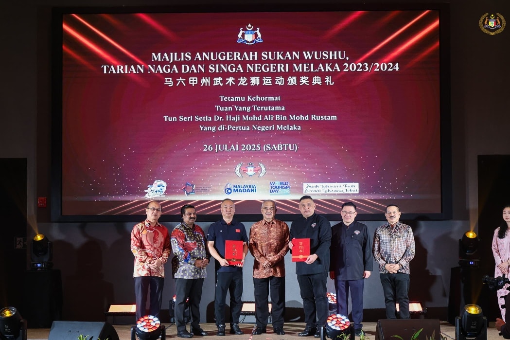 Yang di-Pertua Negeri Melaka menyempurnakan Perasmian Majlis Makan Malam Anugerah Sukan Wushu, Tarian Naga dan Singa Negeri Melaka.