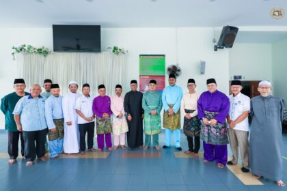516349124_1208036244670033_692807885971692015_n Yang di-Pertua Negeri Melaka menunaikan Solat Jumaat di Masjid Al-Alami MITC, Ayer Keroh, Melaka.