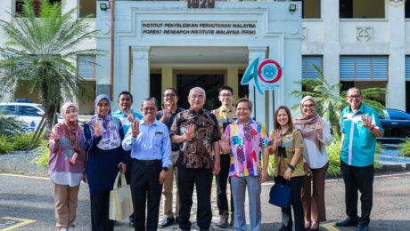 Yang di-Pertua Negeri Melaka mengadakan lawatan ke Institut Penyelidikan Perhutanan Malaysia (FRIM) di Kepong, Selangor.