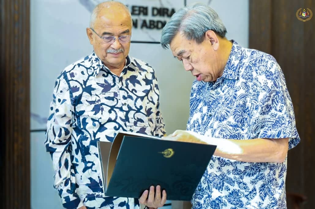 TYT Tun Seri Setia Dr. Haji Mohd Ali bin Mohd Rustam melawat Galeri Diraja Sultan Abdul Aziz di Klang, Selangor Darul Ehsan.