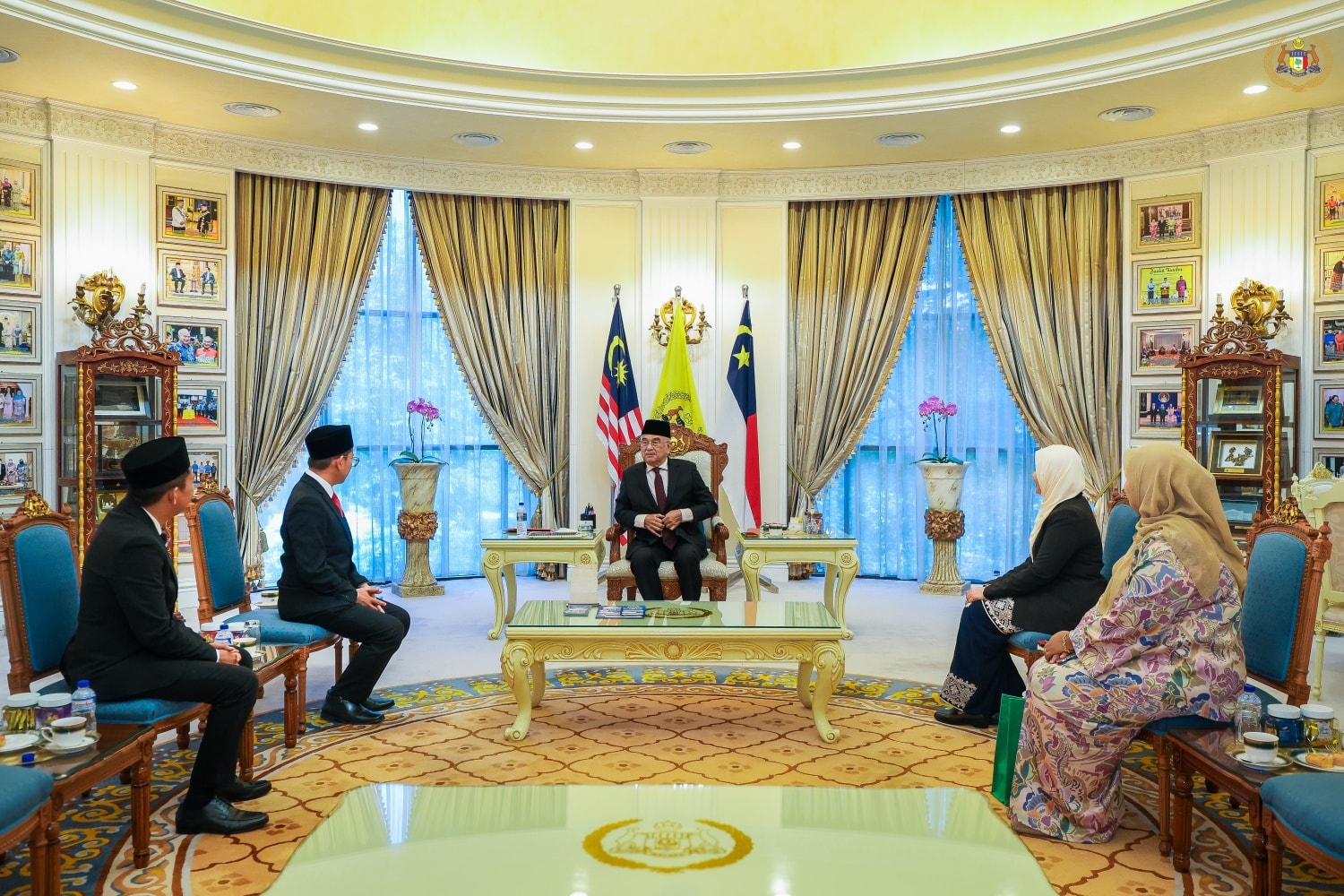 Kunjung Hormat daripada Puan Mariati binti Che Omar dan Encik Mahamad Farizan Bin Mahamad