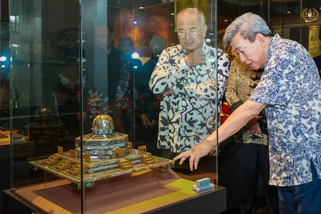 TYT Tun Seri Setia Dr. Haji Mohd Ali bin Mohd Rustam melawat Galeri Diraja Sultan Abdul Aziz di Klang, Selangor Darul Ehsan.