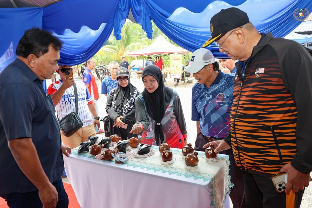 Yang di-Pertua Negeri Melaka hadir menyempurnakan Perasmian Penutup Pertandingan Gasing Antarabangsa Dunia Melayu Dunia Islam (DMDI) 2025