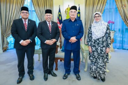 Yang di-Pertua Negeri Melaka menerima Kunjungan Hormat daripada YBhg. Profesor Dato’ Seri Ir Dr. Noor Azuan Abu Osman, Naib Canselor Universiti Malaya.
