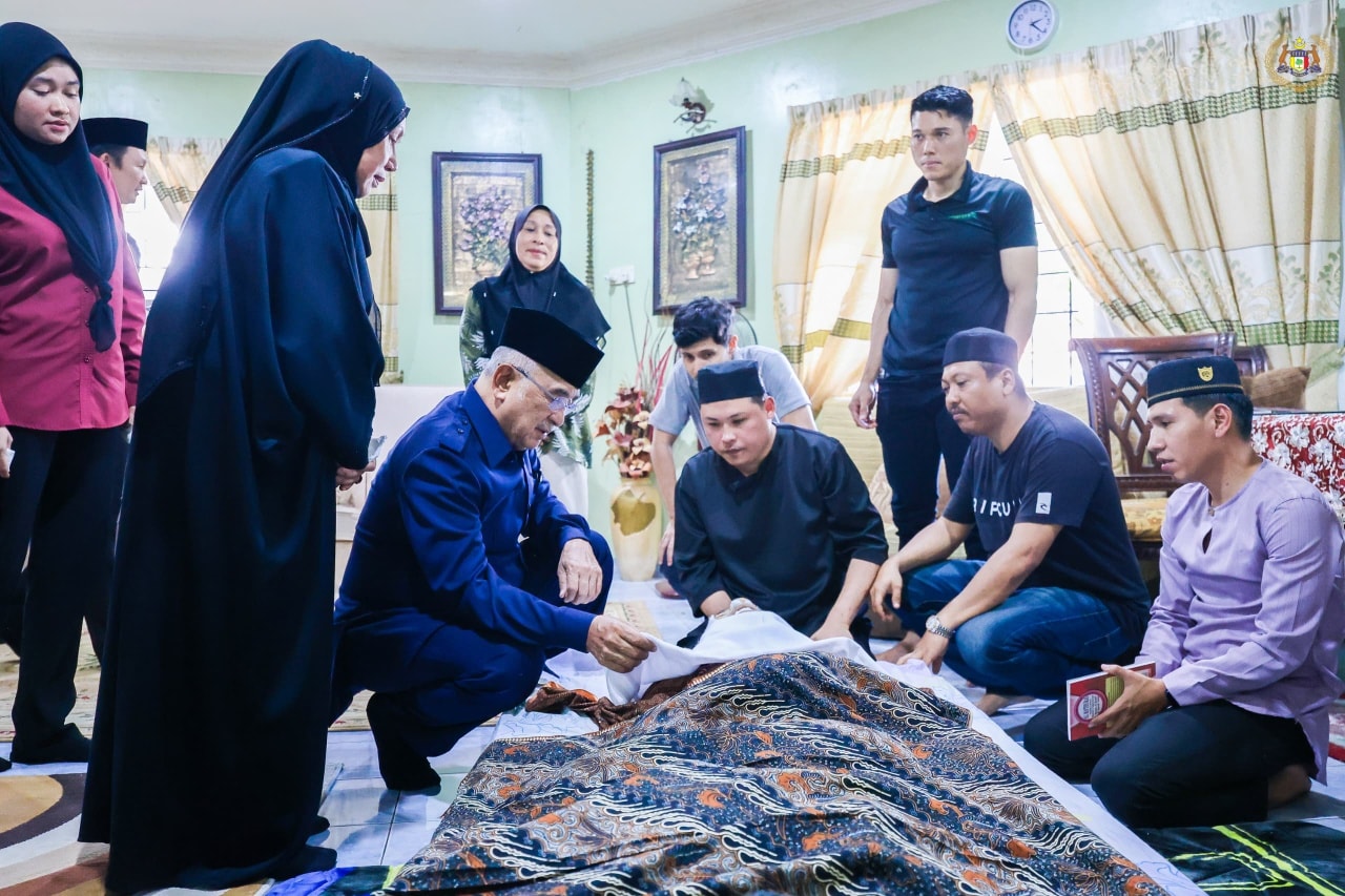 Yang di-Pertua Negeri Melaka dan YABhg. Toh Puan Datuk Wira (Dr.) Hajah Asmah binti Ab Rahman menziarahi dan memberi penghormatan terakhir kepada Allahyarham Haji Nordin bin Marman