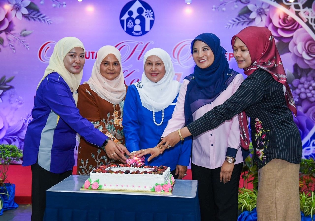 YABhg. Toh Puan Datuk Wira (Dr.) Hajah Asmah binti Ab Rahman hadir ke Majlis Sambutan Hari Persatuan Keluarga Polis (PERKEP) Ke-57